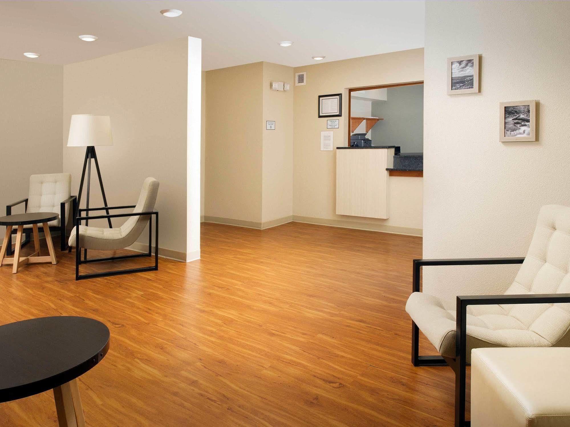 Portage Lakes Woodspring Suites Akron מראה חיצוני תמונה